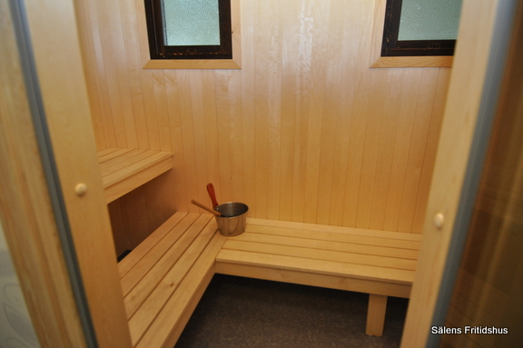 Bokningsbar bastu med dubbeldusch